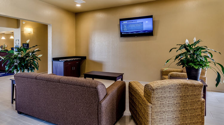 Cobblestone Inn & Suites Waverly Lobby