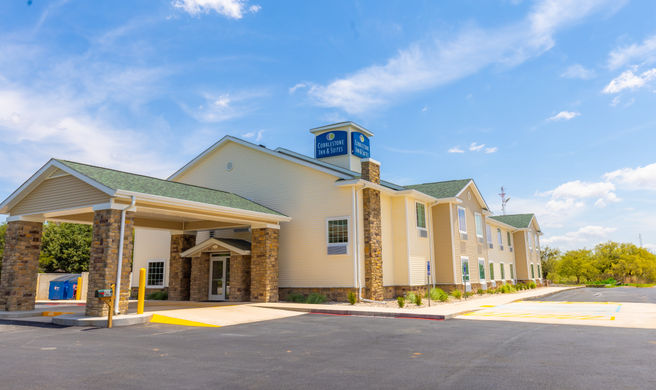 Cobblestone Inn & Suites-Winters Exterior