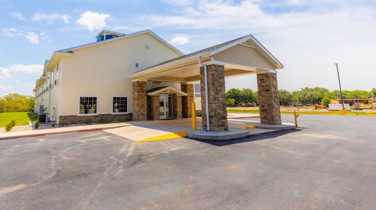Cobblestone Inn & Suites-Winters Exterior