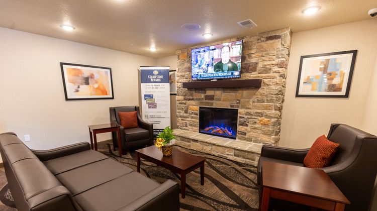 Cobblestone Inn & Suites-Winters Lobby