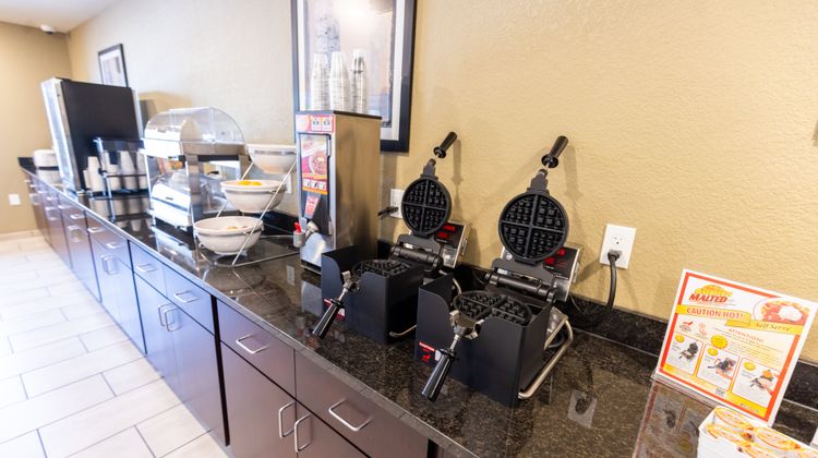Cobblestone Inn & Suites-Winters Restaurant