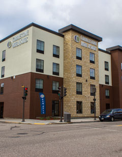 Cobblestone Hotel & Suites
