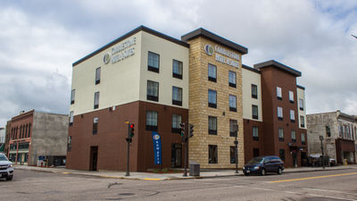 Cobblestone Hotel & Suites