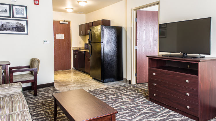 Cobblestone Hotel & Suites Suite