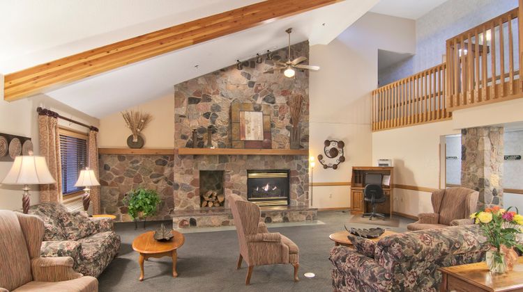 Boarders Inn & Suites by Cobblestone Lobby