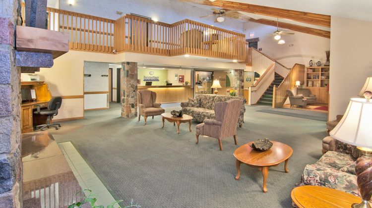Boarders Inn & Suites by Cobblestone Lobby