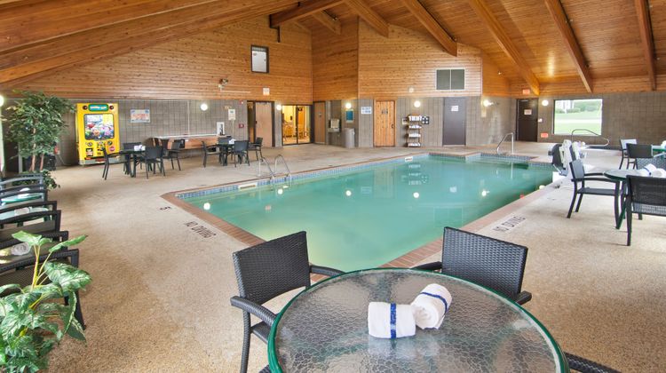 Boarders Inn & Suites by Cobblestone Pool