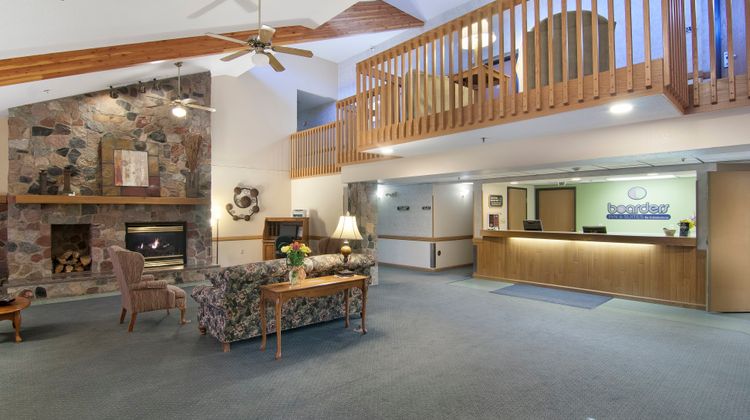 Boarders Inn & Suites by Cobblestone Lobby