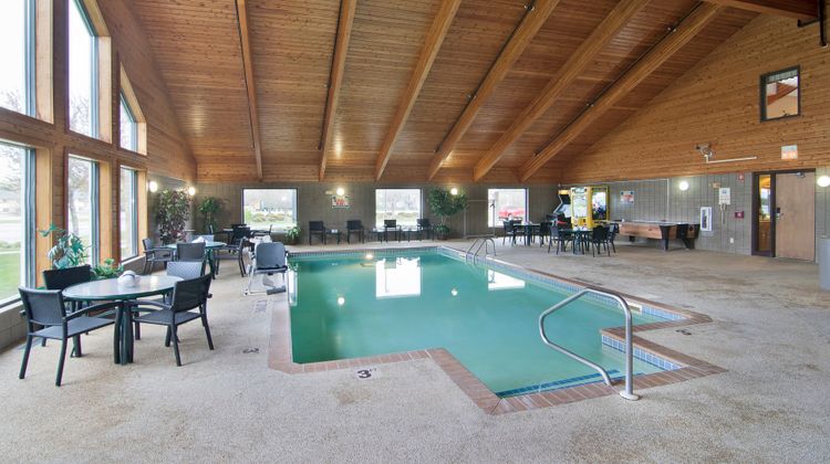 Boarders Inn & Suites by Cobblestone Pool