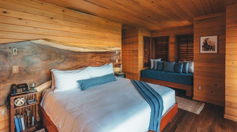 <b>Bitter End Yacht Club Room</b>. Images powered by <a href="https://www.leonardoworldwide.com/" title="Leonardo Worldwide" target="_blank">Leonardo</a>.