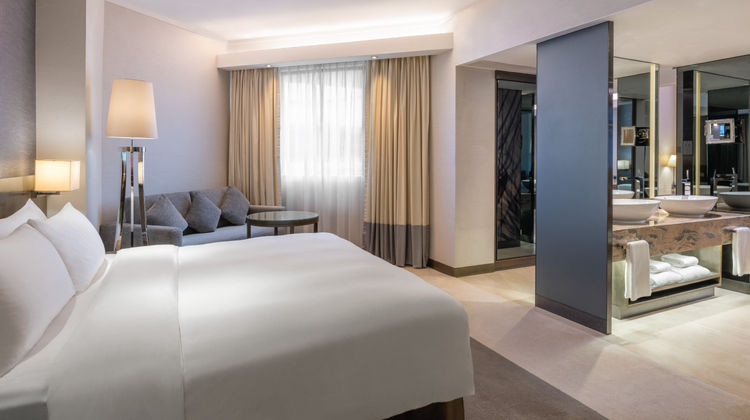 Gateway Hotel Suite