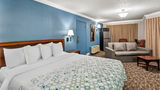 HomeTowne Studios Yuba City Suite