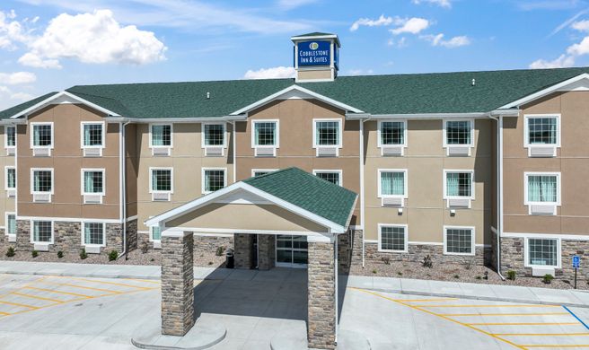 Cobblestone Inn & Suites Exterior