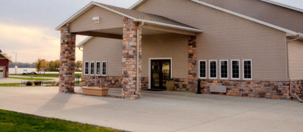 Cobblestone Inn & Suites Lake View Exterior