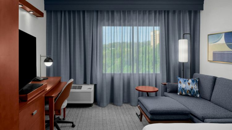 Courtyard Pittsburgh Arpt Settlers Ridge Suite