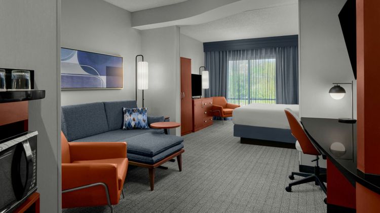 Courtyard Pittsburgh Arpt Settlers Ridge Suite