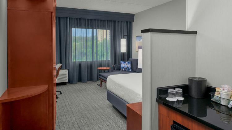 Courtyard Pittsburgh Arpt Settlers Ridge Suite