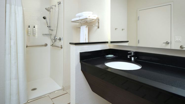 Fairfield Inn & Suites by Marriott Room
