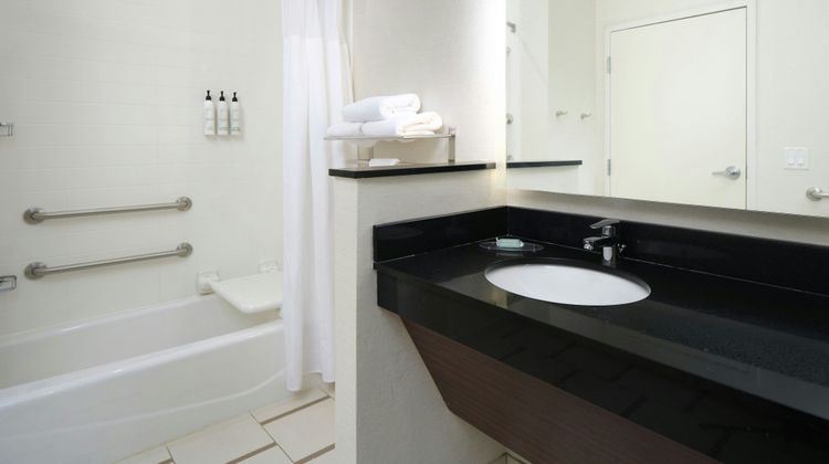 Fairfield Inn & Suites by Marriott Room