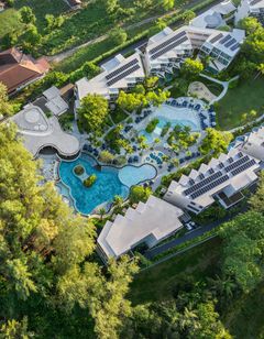 Le Meridien Phuket Mai Khao Beach Resort