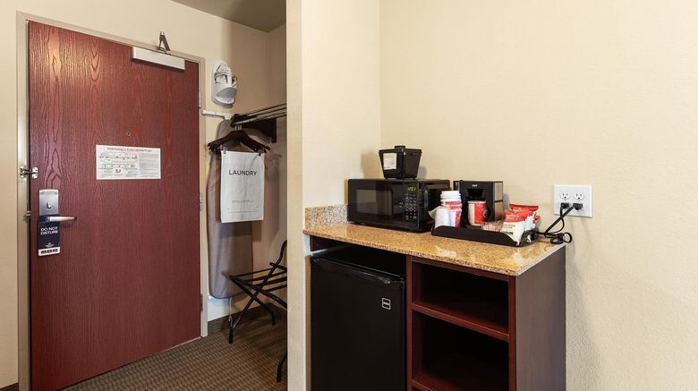 <b>Cobblestone Hotel & Suites Knoxville Room</b>. Images powered by <a href="https://www.leonardoworldwide.com/" title="Leonardo Worldwide" target="_blank">Leonardo</a>.