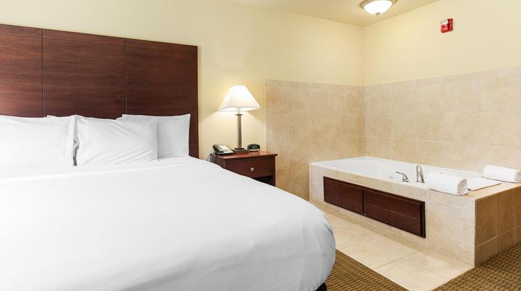Cobblestone Hotel & Suites Knoxville Suite