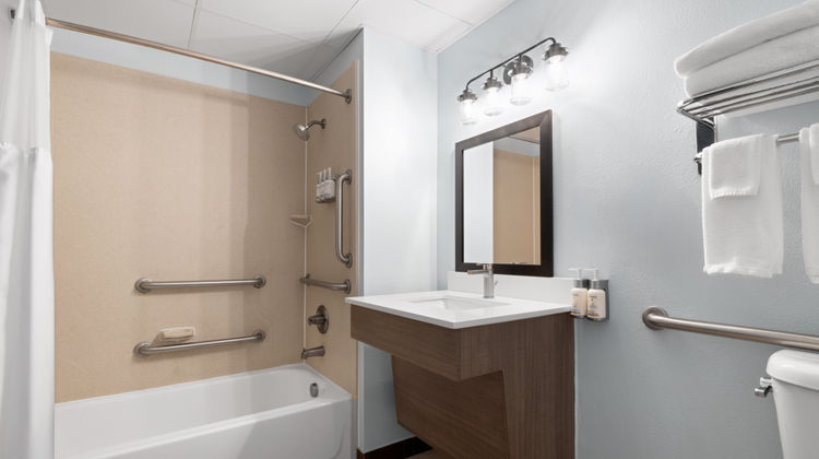 Garner Hotel Virginia Beach North Room