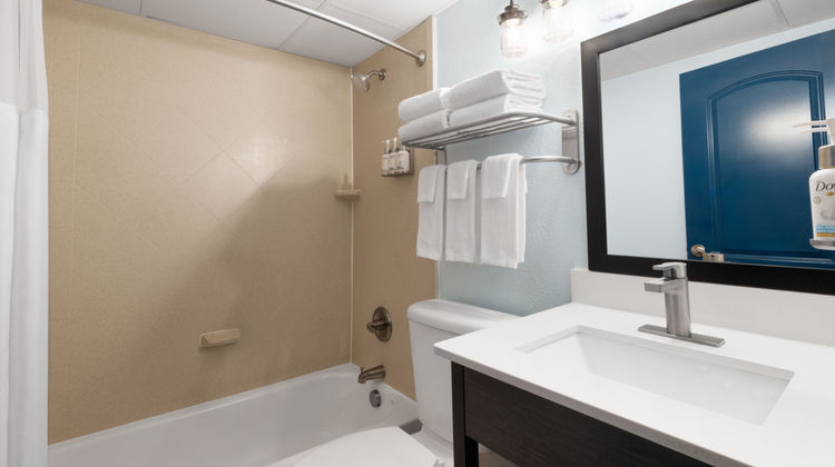 Garner Hotel Virginia Beach North Room