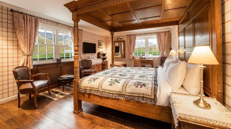 <b>Cluanie Inn Lobby</b>. Images powered by <a href="https://www.leonardoworldwide.com/" title="Leonardo Worldwide" target="_blank">Leonardo</a>.