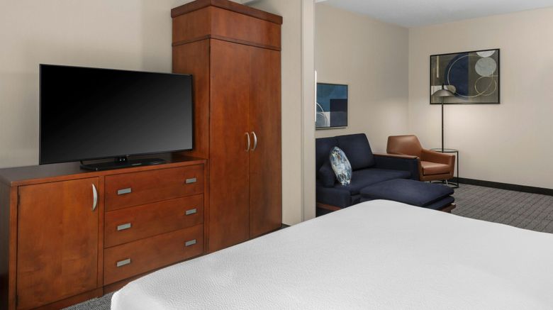 <b>Courtyard Pittsburgh Greensburg Room</b>. Images powered by <a href="https://www.leonardoworldwide.com/" title="Leonardo Worldwide" target="_blank">Leonardo</a>.