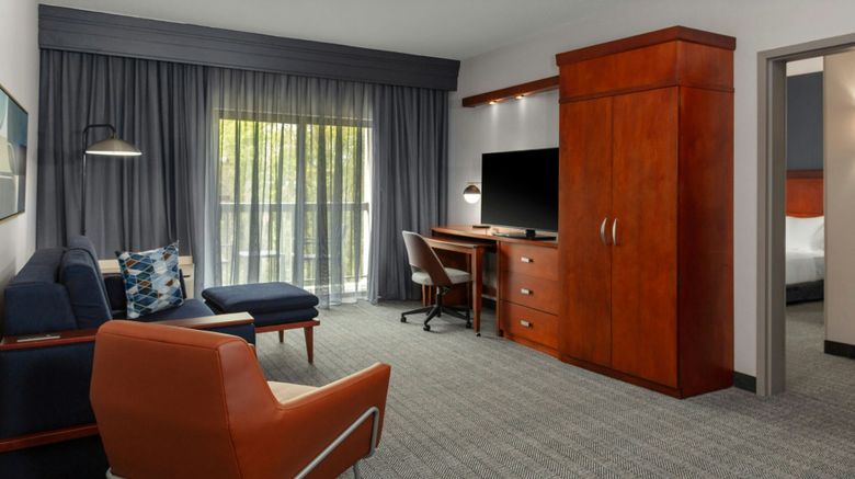 <b>Courtyard Pittsburgh Greensburg Room</b>. Images powered by <a href="https://www.leonardoworldwide.com/" title="Leonardo Worldwide" target="_blank">Leonardo</a>.