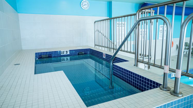 Holiday Inn Express-Suites SW/Windermere Pool