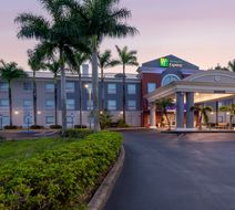 Holiday Inn Express Hotel & Suites Exterior