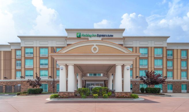 Holiday Inn Express & Stes Research Park Exterior