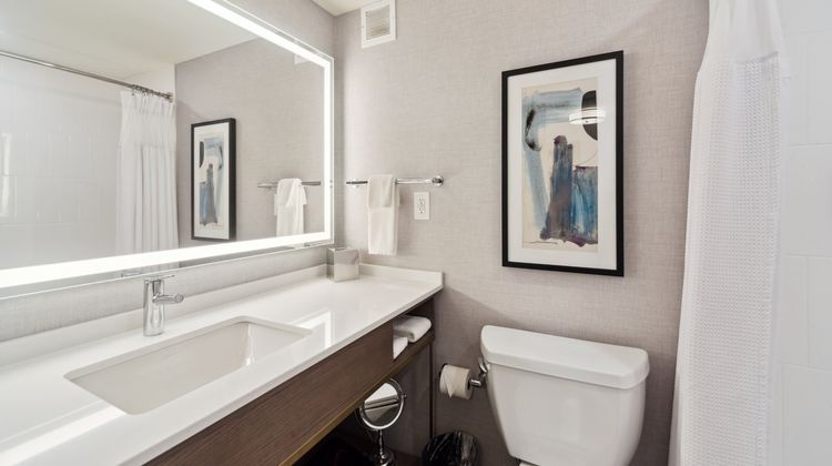 Crowne Plaza Lansing West Room