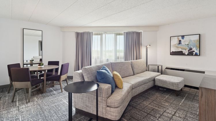 Crowne Plaza Lansing West Suite