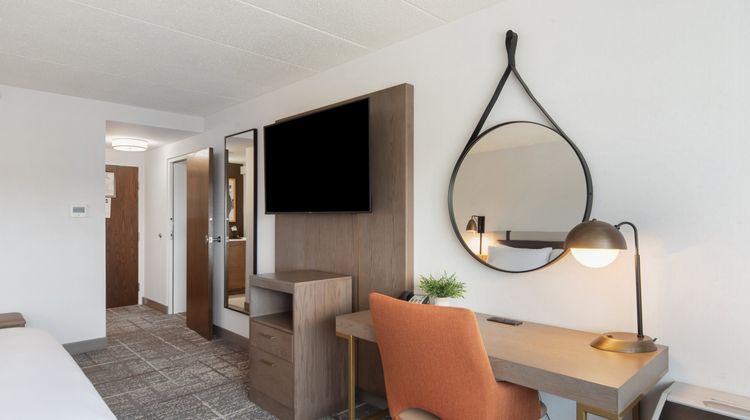 Crowne Plaza Lansing West Suite