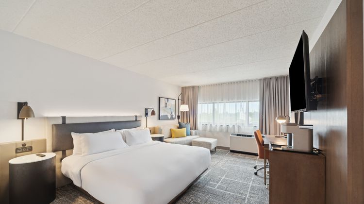 Crowne Plaza Lansing West Room