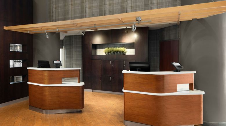 <b>Courtyard Long Island MacArthur Airport Lobby</b>. Images powered by <a href="https://www.leonardoworldwide.com/" title="Leonardo Worldwide" target="_blank">Leonardo</a>.