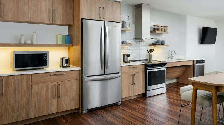 Element Knoxville West Room