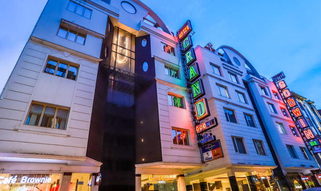 Hotel Grand Godwin Exterior