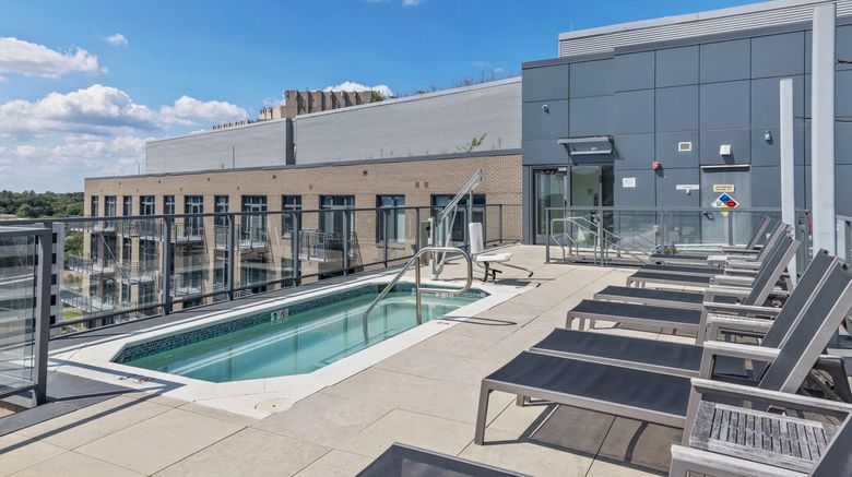 <b>Placemakr Marymount Ballston Pool</b>. Images powered by <a href="https://www.leonardoworldwide.com/" title="Leonardo Worldwide" target="_blank">Leonardo</a>.