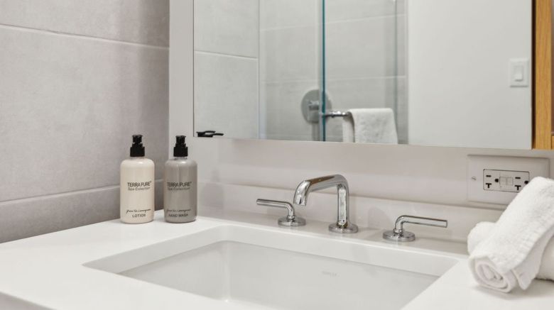 <b>Placemakr Buzzard Point Room</b>. Images powered by <a href="https://www.leonardoworldwide.com/" title="Leonardo Worldwide" target="_blank">Leonardo</a>.