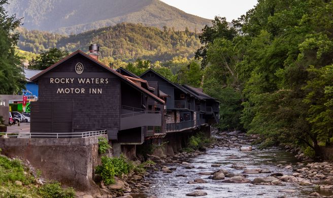 Historic Rocky Waters Inn Exterior