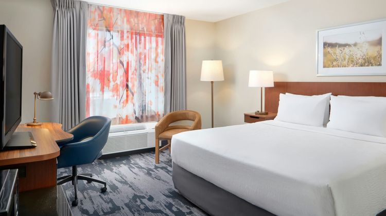 Fairfield Inn/Suites Raleigh-Durham Arpt Room
