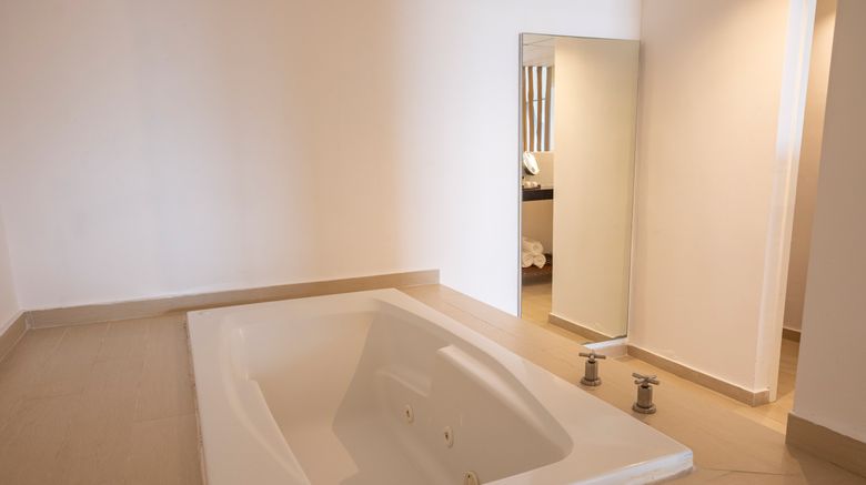<b>Fiesta Americana Cozumel All-Inclusive Suite</b>. Images powered by <a href="https://www.leonardoworldwide.com/" title="Leonardo Worldwide" target="_blank">Leonardo</a>.
