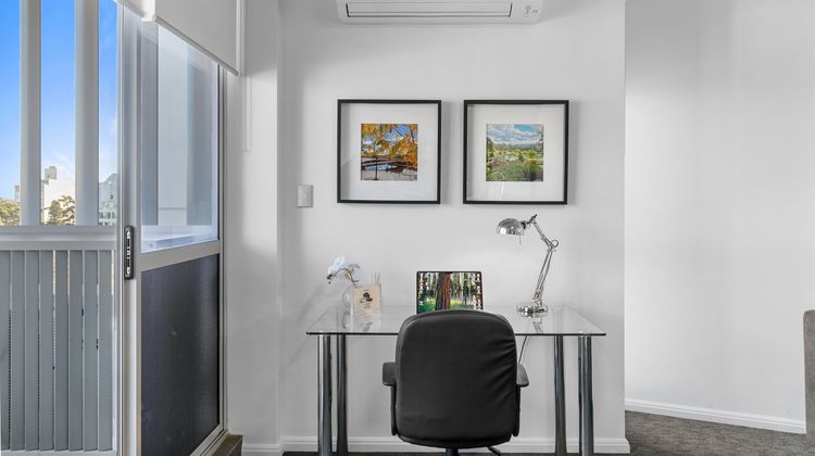 Astra Apartments North Sydney Room