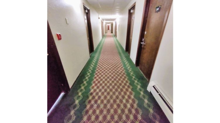 EconoLux Inn Lobby