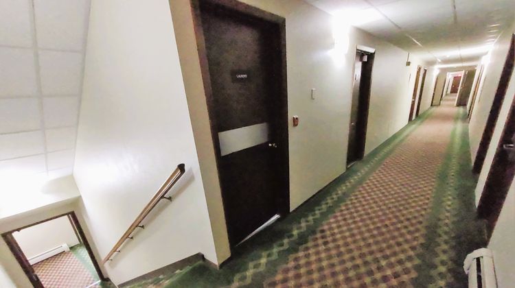 EconoLux Inn Lobby