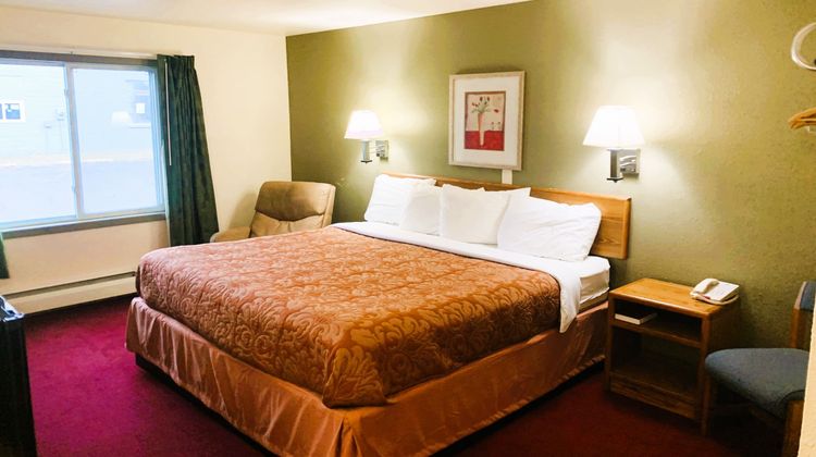 EconoLux Inn Room